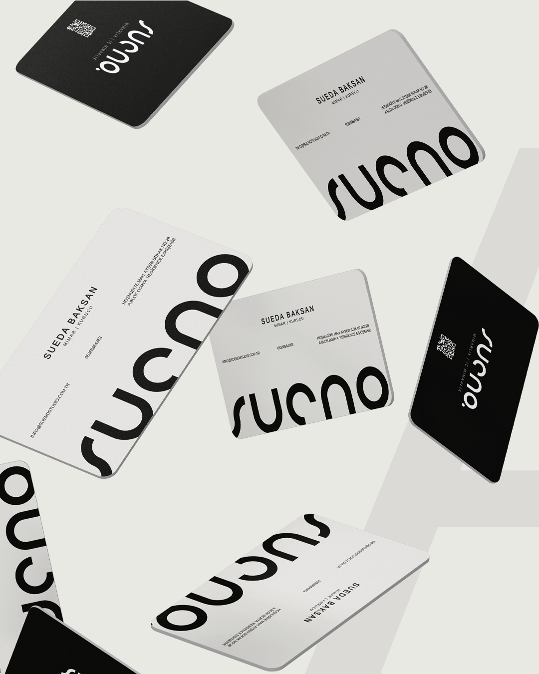 Sueno kurumsal kimlik materyalleri. Kartvizitlerden antetli kağıtlara, her detayda marka tutarlılığı. Siyah-beyaz kontrast ile güçlü bir görsel dil. #corporateidentity #businesscards